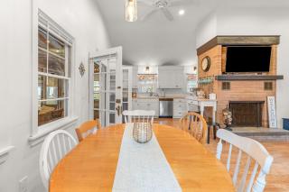 Cappawack Cottage - Charming 3 BDR with Fire Pit - Mashpee - 1