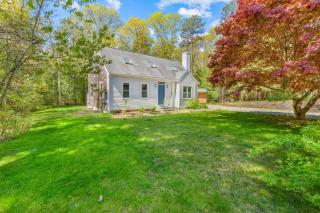 4 Bedroom - 5 min walk to Jenkins Pond - East Falmouth - 5