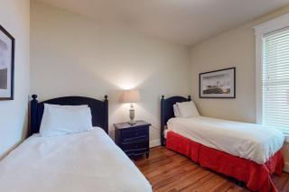 Suits Us - Galveston - 3