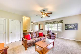 Golf Course On-Site Spacious Hollidaysburg Home! - Hollidaysburg - 7