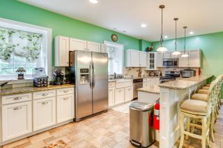 Golf Course On-Site Spacious Hollidaysburg Home! - Hollidaysburg - 2