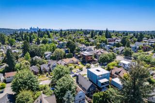 Secret Hideaway - New Custom Built Home - Seattle - 9
