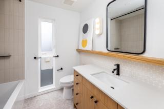 Secret Hideaway - New Custom Built Home - Seattle - 3