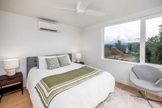 Secret Hideaway - New Custom Built Home - Seattle - 8