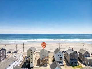 Beachfront Pet Friendly Sleeps 15 and BBQ - York - 9