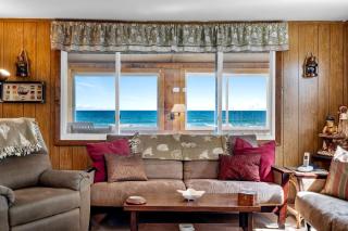 Beachfront Pet Friendly Sleeps 15 and BBQ - York - 2