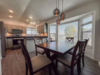 Newly Renovated 5 BR 3 Bth in SLC - Salt Lake City - 0