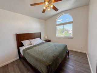 Newly Renovated 5 BR 3 Bth in SLC - Salt Lake City - 2