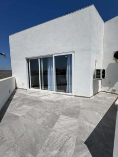 Cozy 1-Bedroom Penthouse - by HostMT - 2