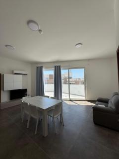 Cozy 1-Bedroom Penthouse - by HostMT - 9