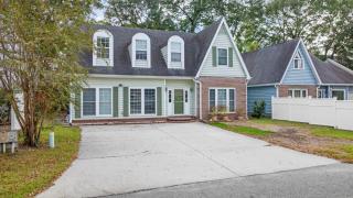 Spacious Beach Home, Walk to Shore Drive! - Myrtle Beach - 4