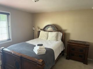 Charming Mountain Retreat with Enclosed Backyard and Artistic Flair - Millcreek - 8