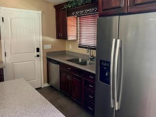 Charming Mountain Retreat with Enclosed Backyard and Artistic Flair - Millcreek - 1