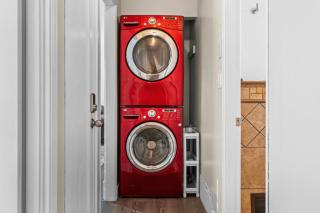 Charming 1950s Bungalow in Millcreek Cozy and Central - 7