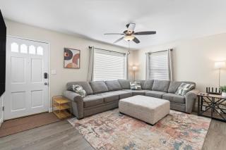 Charming 1950s Bungalow in Millcreek Cozy and Central - 3