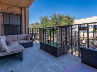 Walk to outlets free designated parking - 8