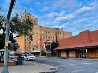 Walk to outlets free designated parking - 6