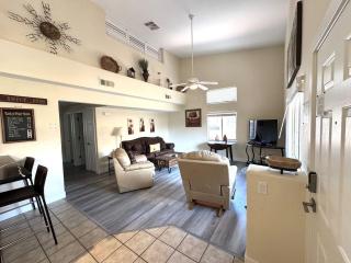 Bright and Spacious 2 Story Condo - Mesquite - 9