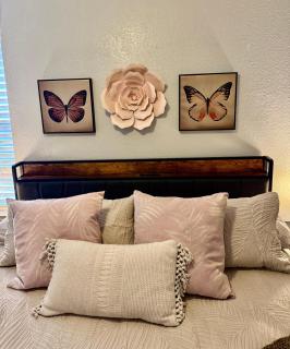 Rare to find a Desert Jewel, West Side, 3 Bedrooms - 0