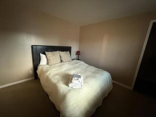Charming Mountain Retreat with Enclosed Backyard and Artistic Flair - Millcreek - 6