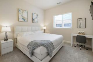 Huge, Luxe 5BR Frisco Retreat with Private Movie Theater, Home Office, and Spacious Yard - Frisco - 6