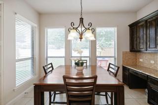 Spacious Luxe 5 Star Neighborhood Movie Theatr - Frisco - 1