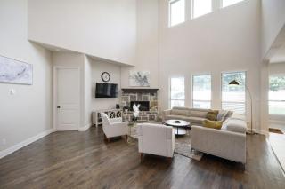 Spacious Luxe 5 Star Neighborhood Movie Theatr - Frisco - 2