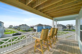 Near Beach Large Home Sleeps 22 BBQ Soaking Tub - Bolivar Peninsula - 5