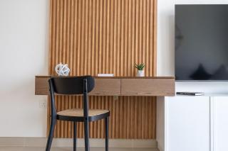 Vogue 5242 by Emaar Spacious Two Bedroom Apartment located 20th Floor with Dubai Marina View and balcony amazing infinity pool - 1