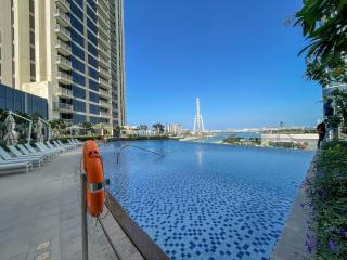 Vogue 5242 by Emaar Spacious Two Bedroom Apartment located 20th Floor with Dubai Marina View and balcony amazing infinity pool - 9