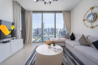 Vogue 5242 by Emaar Spacious Two Bedroom Apartment located 20th Floor with Dubai Marina View and balcony amazing infinity pool - 4