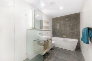 Beachfront and Ocean view level 47 with Parking - 4