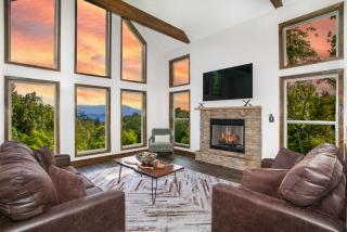 Smokeys Summit Epic View Hot Tub Fireplace - 3