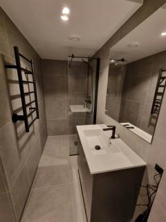 Central and Spacious Apartment for 6 - 4