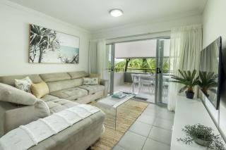 Kewarra Beach Coastal Retreat 2BR Apt with Pool and BBQ - Kewarra Beach - 0