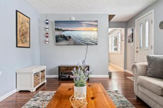 The Cheeky Chickadee - Sleeps 7 - Wells - 8
