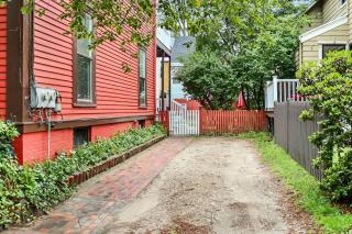 Spacious Portland Home With Parking - Portland - 0