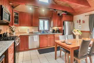 Spacious Portland Home With Parking - 7