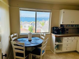 Bos Cozy Victorian Top Floor Duplex Unit with Puget Sound views - Tacoma - 3