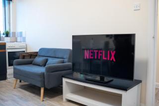 Excel & City Airport Cozy 2BR with Workspace Near DLR - London - 7