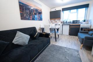 Excel & City Airport Cozy 2BR with Workspace Near DLR - London - 9