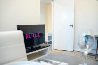 Excel & City Airport Cozy 2BR with Workspace Near DLR - London - 3