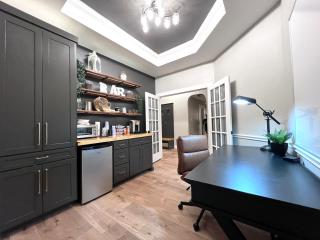 Spring Home, Sleeps 8, King Bed, Coffee Bar, Large Kitchen - Spring - 8