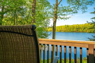 Waterfront with Kayaks SUPs and Ping Pong Table - Spang Mills - 9