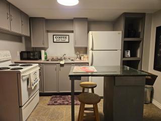 Bright and Cozy Studio - Riverview - 9
