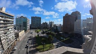 great view of Plaza de Independencia - Montevideo - 4