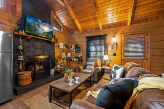 Location-Quiet-HotTub-Fireplace - Pigeon Forge - 7