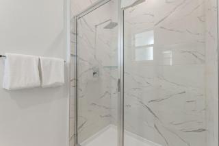 Harmony Haven Boutique Townhome At Azzure Resort Near Disney By Shine Villas - 2