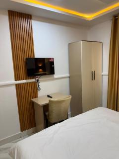 Cozy 2-Bedroom Apartment - Abuja - 4