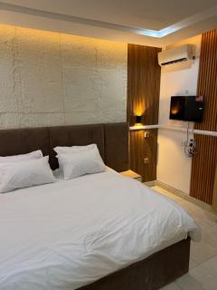 Cozy 2-Bedroom Apartment - Abuja - 3